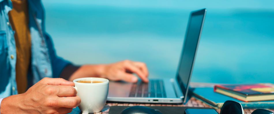 Мужчина с визой цифрового кочевника